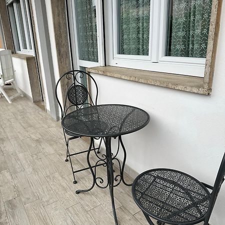 Casa Alessia Apartment Лука Екстериор снимка